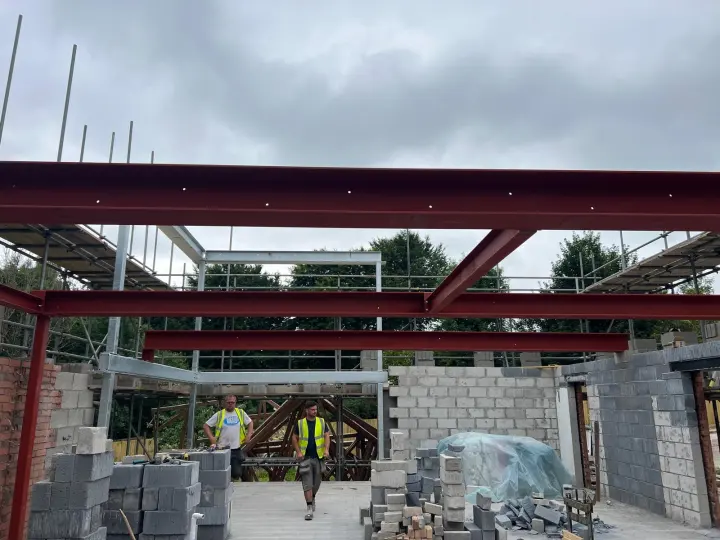 Steel frame and blockwork construction